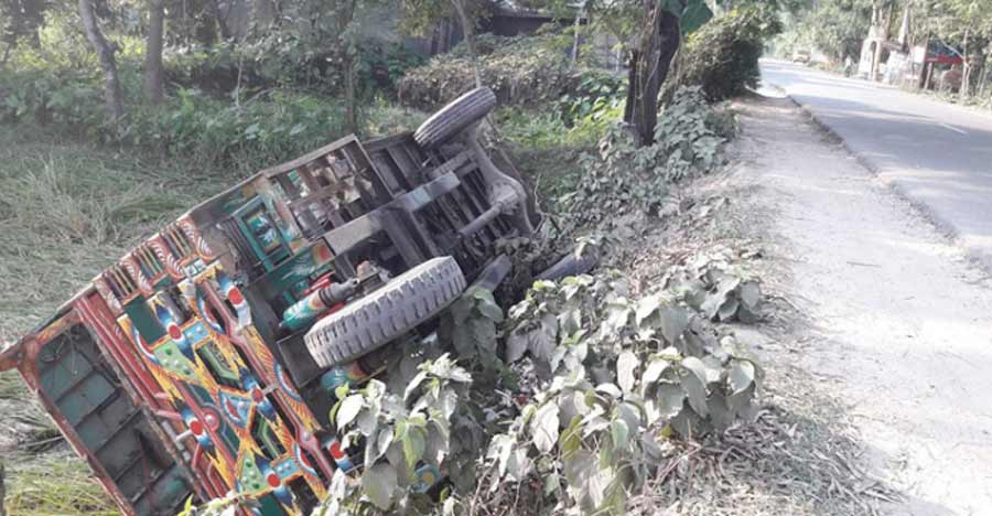 শ্রীবরদীতে নিয়ন্ত্রণ হারিয়ে ট্রলি ধান খেতে, নিহত এক