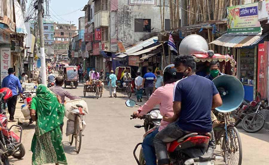 নেত্রকোনায় লকডাউনের ষষ্ঠ দিনে বেপরোয়া মানুষ