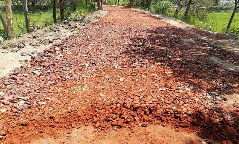 মির্জাপুরে সড়ক নির্মাণে অনিয়মের অভিযোগ