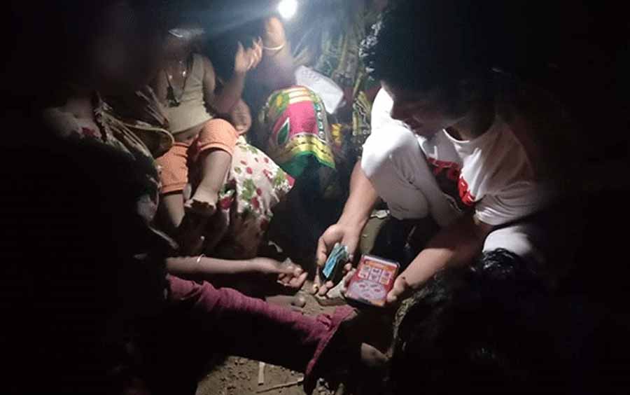 নেত্রকোনায় ডিজিটাল জুয়ার আসর, তরুণ-তরুণীদের ভিড়