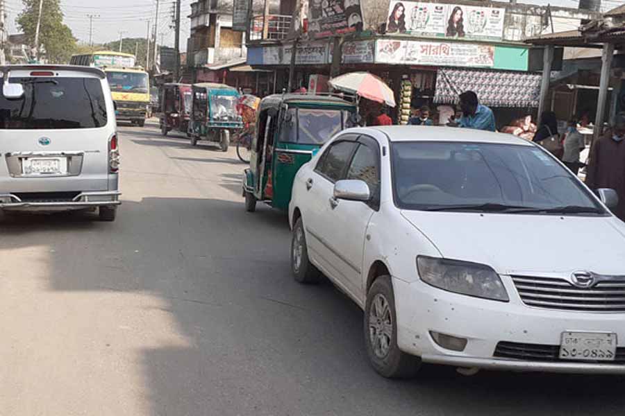 ফুলপুরে ঢিলেঢালা লকডাউন