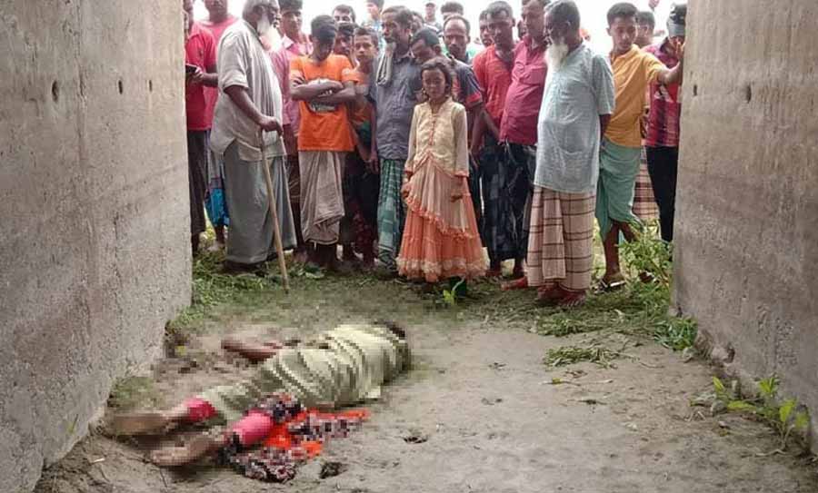 নেত্রকোনায় ধর্ষণের শিকার তরুণীকে মারধর করে ফেলা রাখা হয়!