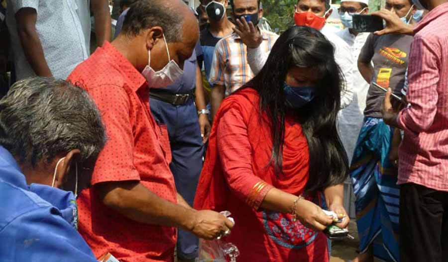 গফরগাঁওয়ে শুল্ক ফাঁকি দিয়ে জরিমানা গুনলেন তিন ব্যবসায়ী