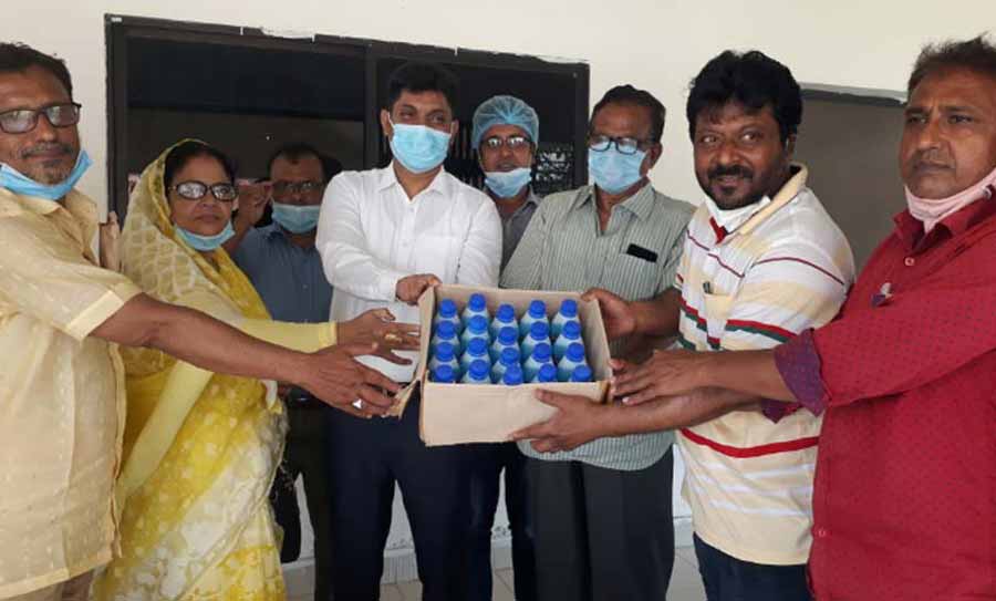 গফরগাঁওয়ে জেলা পরিষদের উদ্যোগে ৩৮ হাজার সুরক্ষা সামগ্রী বিতরণ