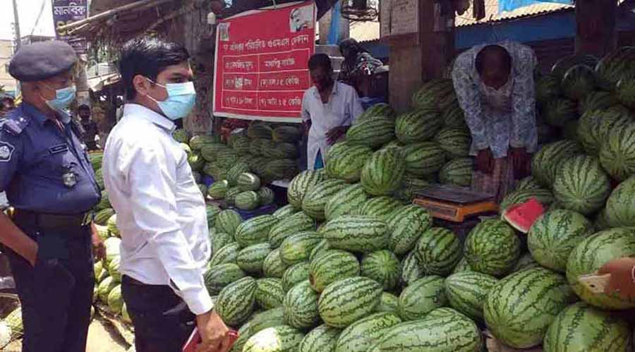 কিশোরগঞ্জে তরমুজ আড়তে অভিযান, পাঁচ ব্যবসায়ীকে জরিমানা