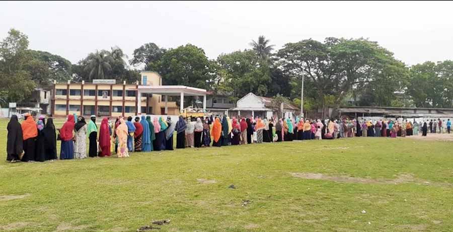 নেত্রকোনায় সহজে মিলছে না টিসিবির পণ্য