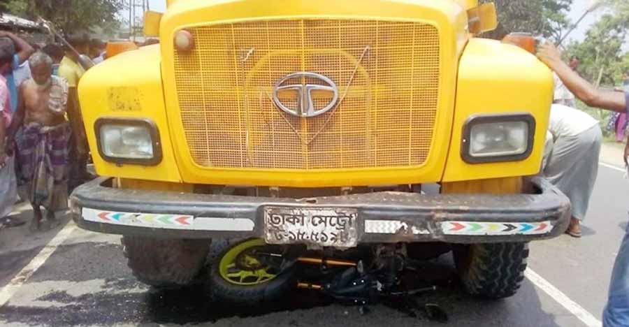 বেপরোয়া ট্রাক কেড়ে নিল প্রকৌশলীর প্রাণ