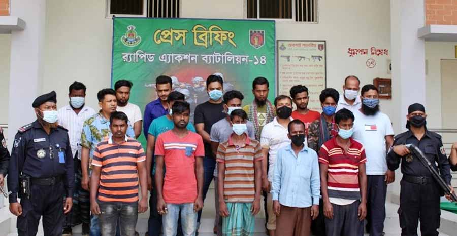 কোটি টাকার ভারতীয় পণ্যসহ ১৮ চোরাকারবারি আটক