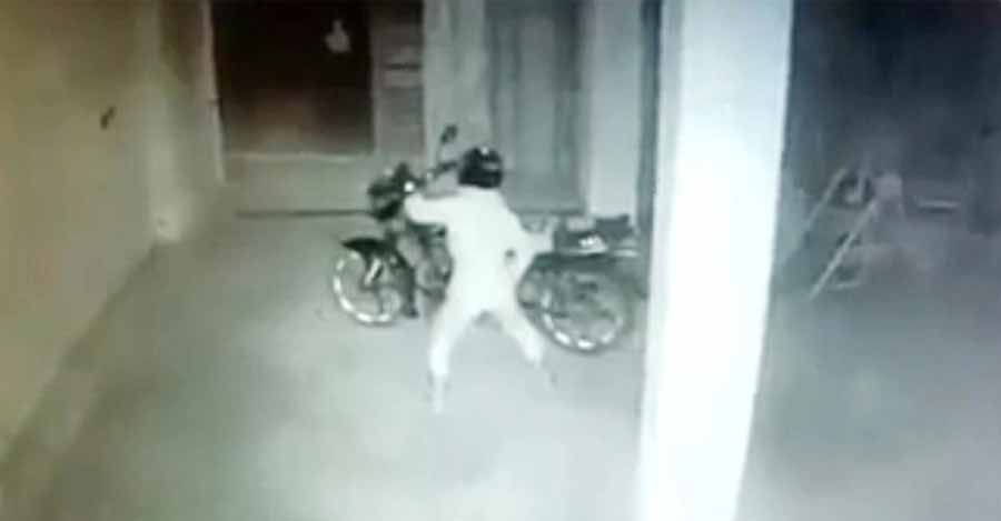 গৌরীপুরে ৫ মিনিটেই জামাই-শ্বশুরের দুটি মোটরসাইকেল চুরি