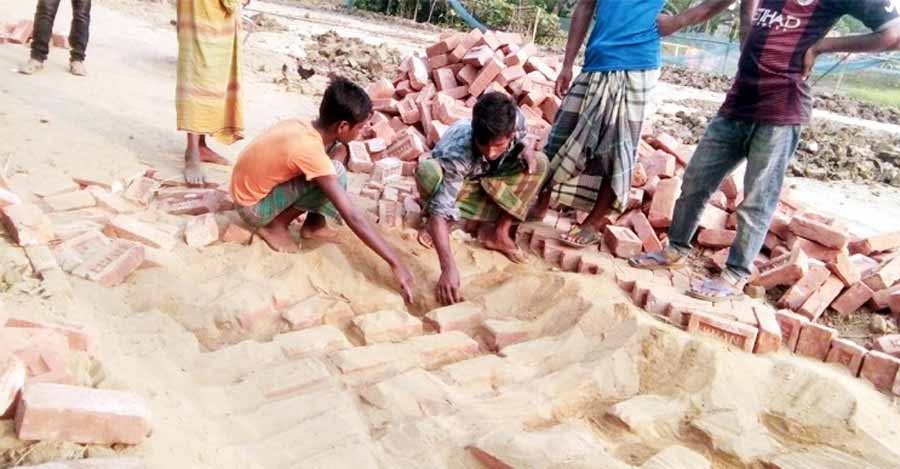 নেত্রকোনায় এলজিএসপির কাজে অনিয়মের অভিযোগ