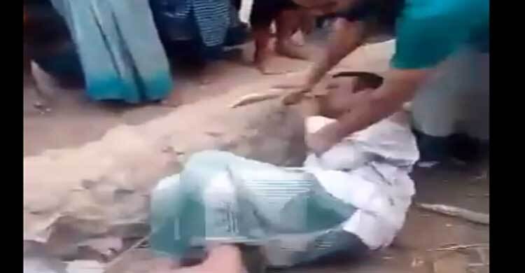 ধান চুরির অভিযোগে ভিক্ষুককে মধ্যযুগীয় কায়দায় নির্যাতন