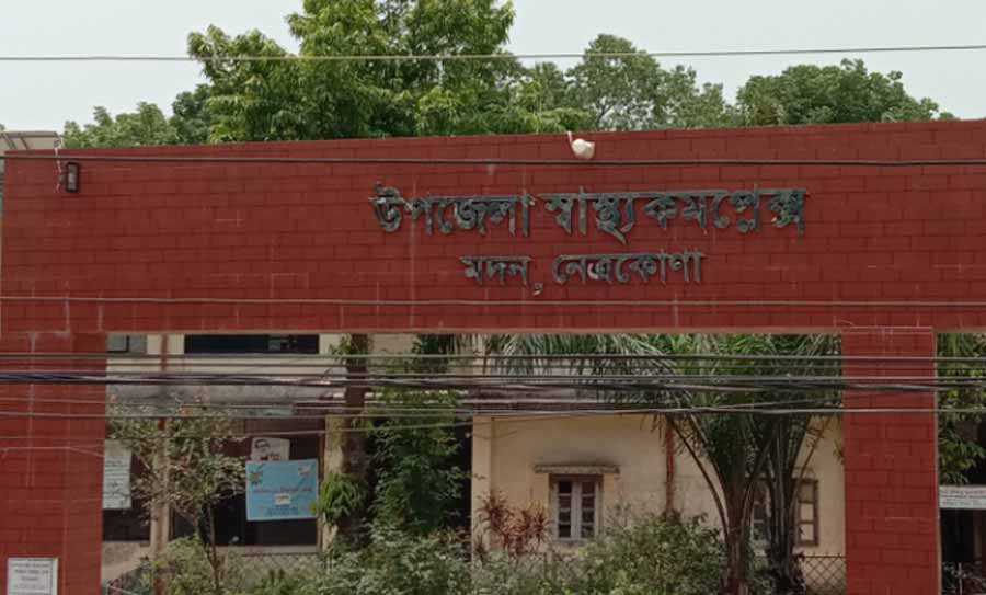 উপজেলা স্বাস্থ্য কমপ্লেক্সে ভর্তি তরুণীর সঙ্গে ওয়ার্ডবয়ের অনৈতিক শারীরিক সম্পর্ক