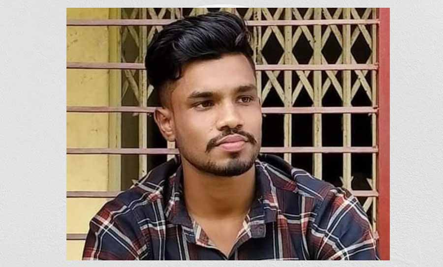 পাকুন্দিয়ায় বাবার সামনে বজ্রপাতে ছেলের মৃত্যু