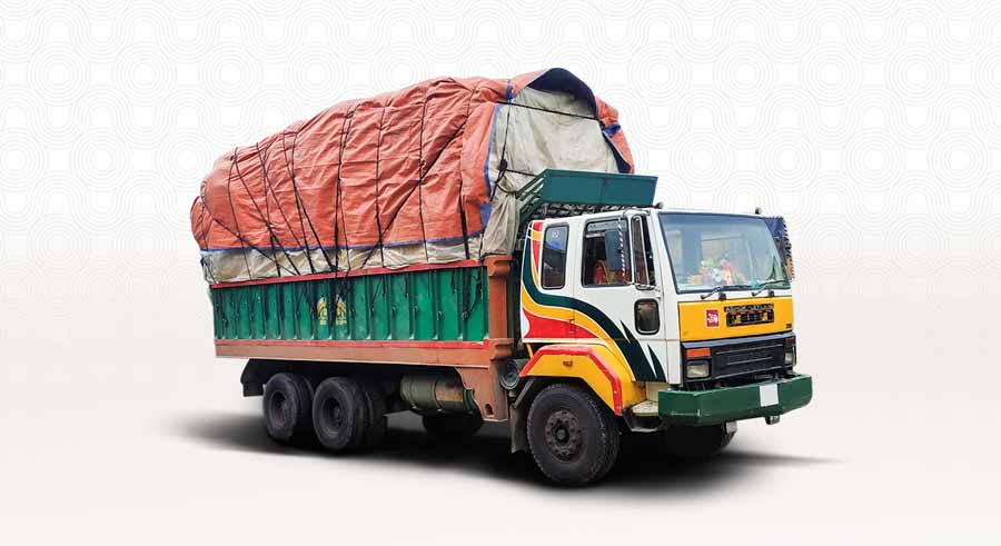 চালকের বকা খেয়ে ট্রাক নিয়েই পালালেন হেলপার