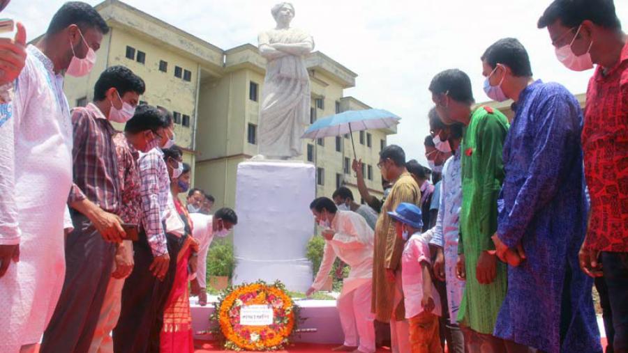 ত্রিশাল নজরুল বিশ্ববিদ্যালয়ে কবির ভাস্কর্য উদ্বোধন ও জন্মজয়ন্তী পালন