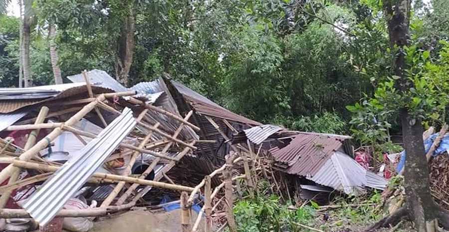 কেন্দুয়ায় ঝড়ে শতাধিক ঘরবাড়ি বিধ্বস্ত, আহত ৮
