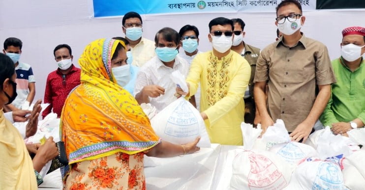 ৫ হাজার মানুষকে প্রধানমন্ত্রীর খাদ্য সহায়তা দিলেন মেয়র