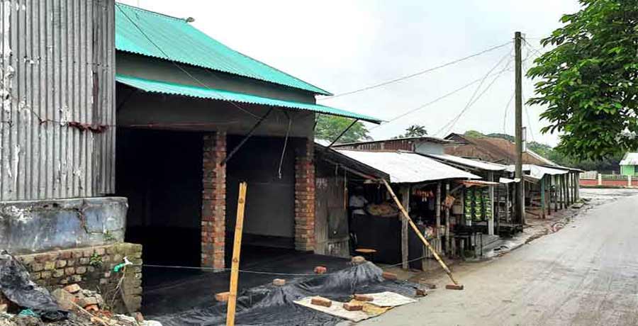 সওজের জায়গায় প্রভাবশালীর ঘর নির্মাণ!