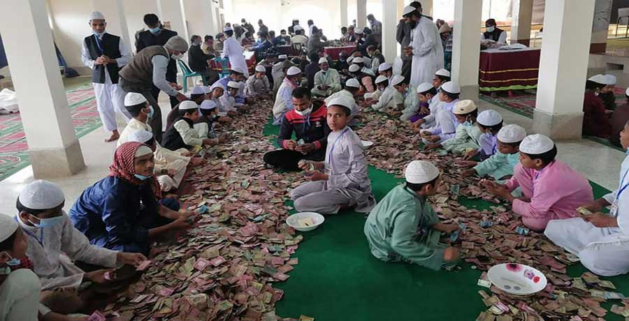 পাগলা মসজিদের দানবাক্সে মিলেছে ১২ বস্তা টাকা ও স্বর্ণালঙ্কার