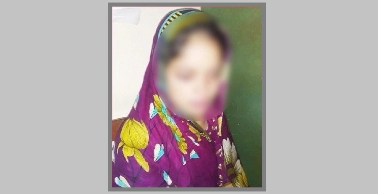 পরকীয়া প্রেমিককে ডেকে নিয়ে ধরা গৃহবধূ, পরে করলেন ধর্ষণ মামলা