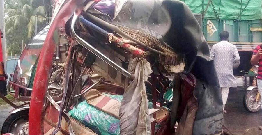 মুক্তাগাছায় বাস-অটোরিকশার মুখোমুখি সংঘর্ষে নিহত ২