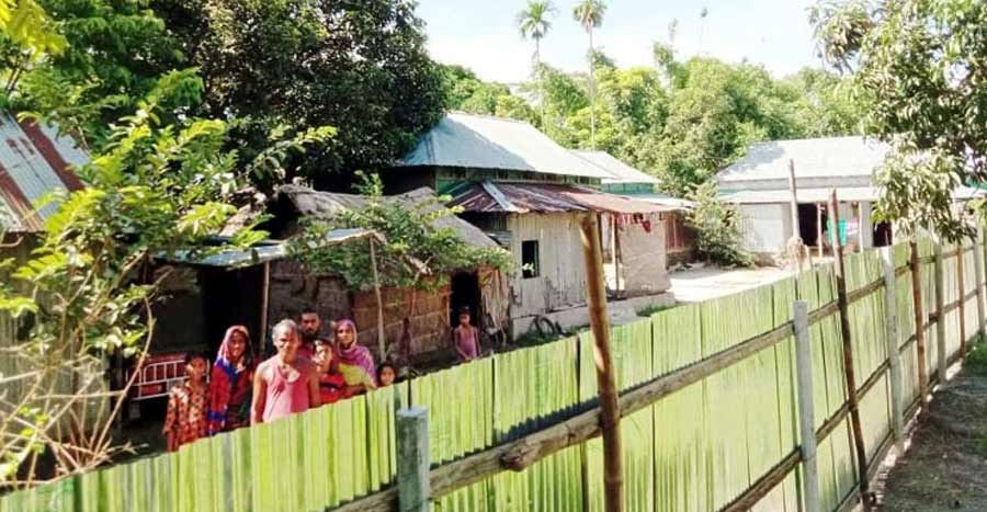 মদনে এক মাস ধরে অবরুদ্ধ সাত পরিবার