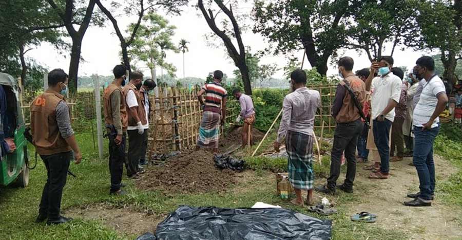 গোপনে দাফন : কবর থেকে কিশোরীর মরদেহ উত্তোলন