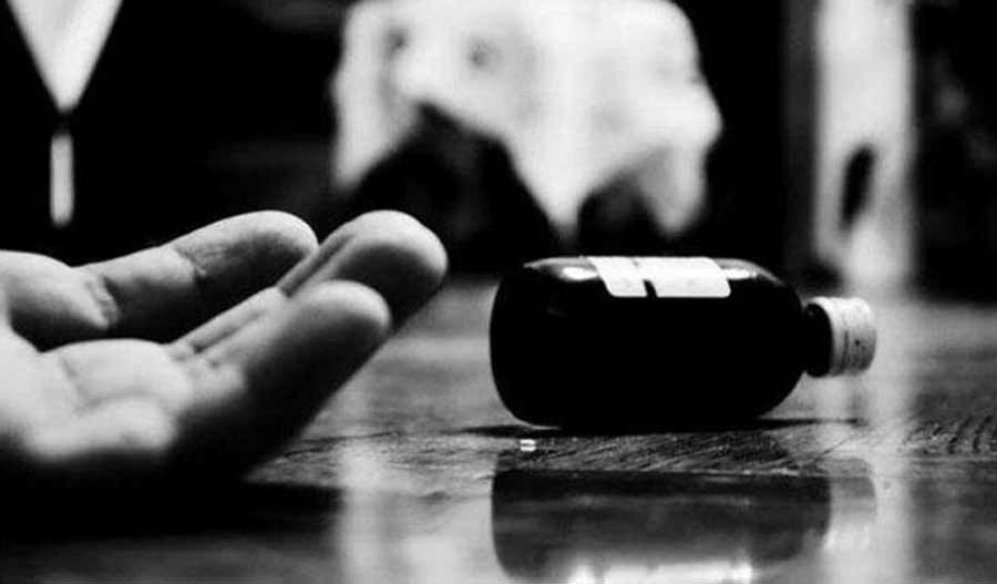 স্ত্রী এক বছরেও ফিরে না আসায় আত্মহত্যা