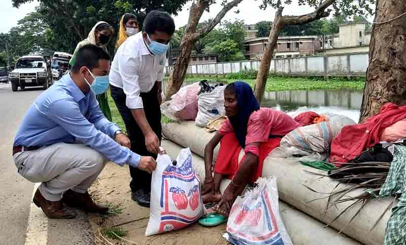 মানসিক ভারসাম্যহীন বৃদ্ধাকে হাসপাতালে ভর্তি করলেন ইউএনও