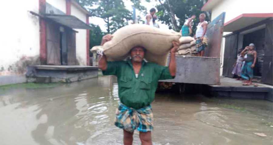 বৃষ্টির পানিতে ডুবে যায় সরিষাবাড়ীর খাদ্যগুদাম