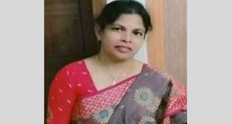 মোটরসাইকেলে ওড়না পেঁচিয়ে শিক্ষিকার মৃত্যু