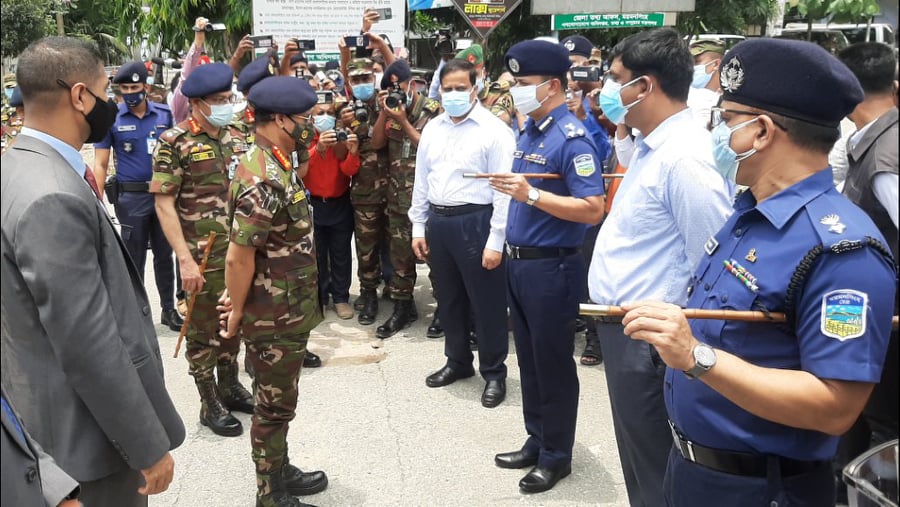 লকডাউন কার্যক্রম পরিদর্শনে সেনাপ্রধান ময়মনসিংহে