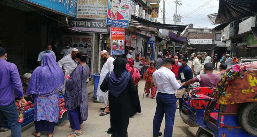 মির্জাপুরে বাইরে বের হতে মানুষের নানা অজুহাত