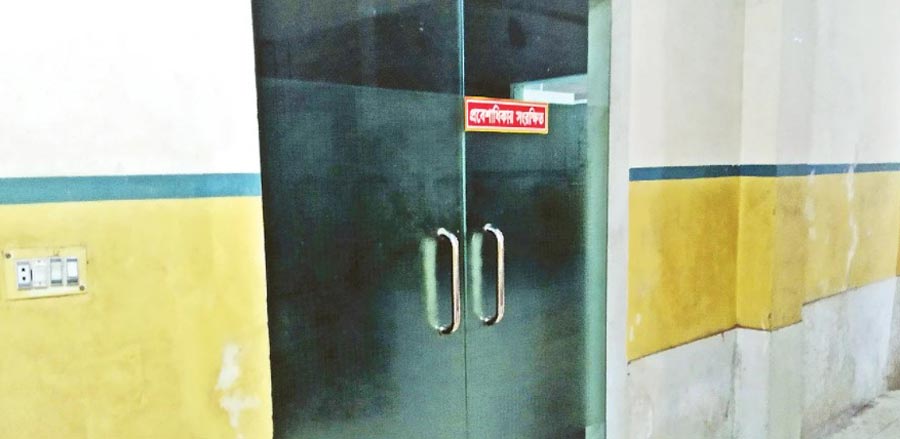 জামালপুর জেনারেল হাসপাতাল আইসিইউ তালাবদ্ধ, রোগীদের দুর্ভোগ