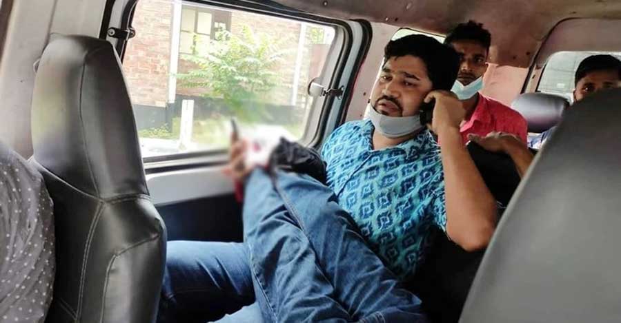 ময়মনসিংহে দুর্বৃত্তদের কোপে বিচ্ছিন্ন ব্যবসায়ীর পা