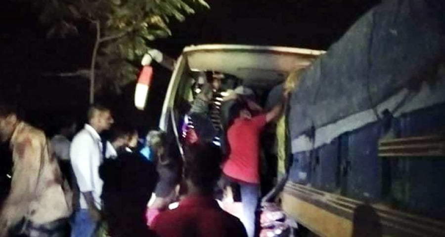 ত্রিশালে দাঁড়িয়ে থাকা ট্রাকে বাসের ধাক্কা, নিহত ৫