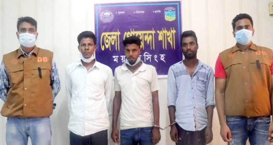 চোরাই অটোরিকশাসহ তিনজনকে গ্রেফতার করেছে গোয়েন্দা পুলিশ