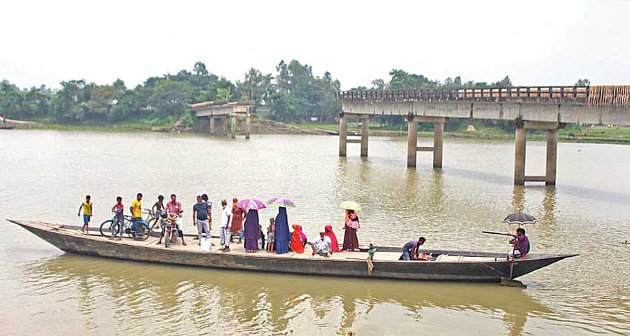 সরিষাবাড়ী সেতু ভেঙে ১৯ গ্রামের দুর্ভোগ