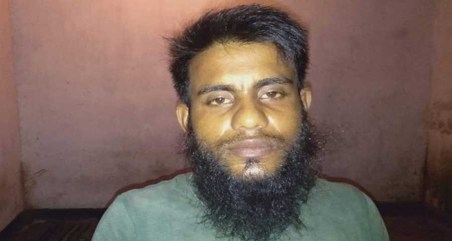 নারীর গোসলের ছবি তুলে টাকা দাবি, আটক ১