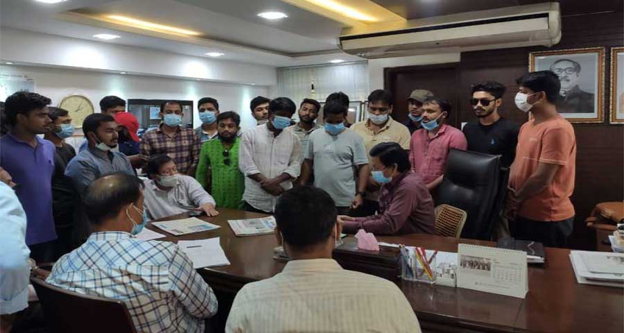 জাককানইবি খোলার দাবিতে শাখা ছাত্রলীগের স্মারকলিপি