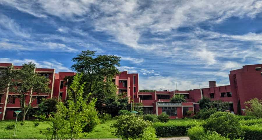 দেড় বছর বন্ধ থাকার পর বাকৃবির সব হল খুলেছে