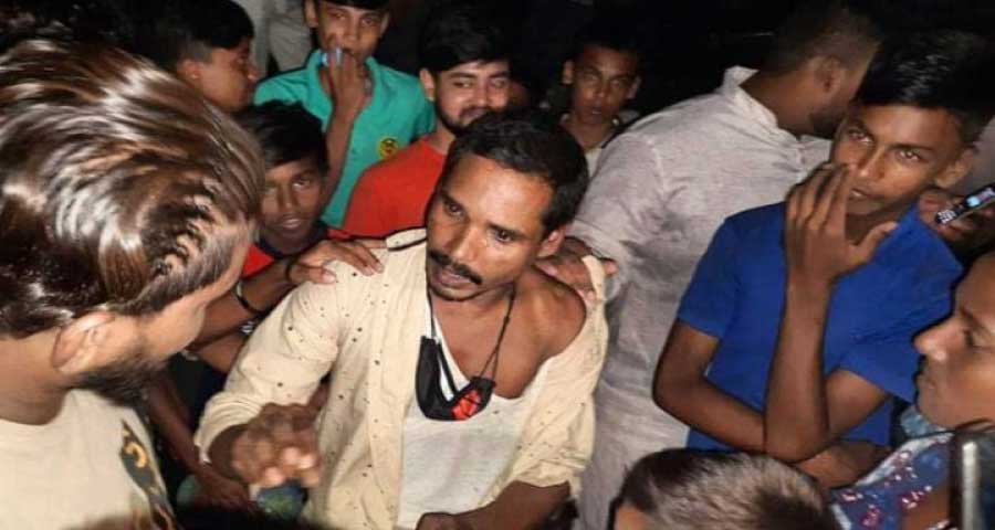 যাত্রীদের টাকা ও মোবাইল ছিনতাই, অটোরিকশা চালক আটক