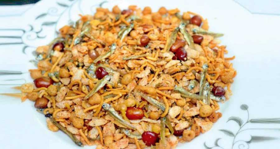 কাচকি মাছের চানাচুর ও বার তৈরি করলেন বাকৃবির গবেষকেরা