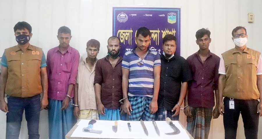 ত্রিশালে দেশিয় অস্ত্রসহ ৬ ডাকাত গ্রেফতার