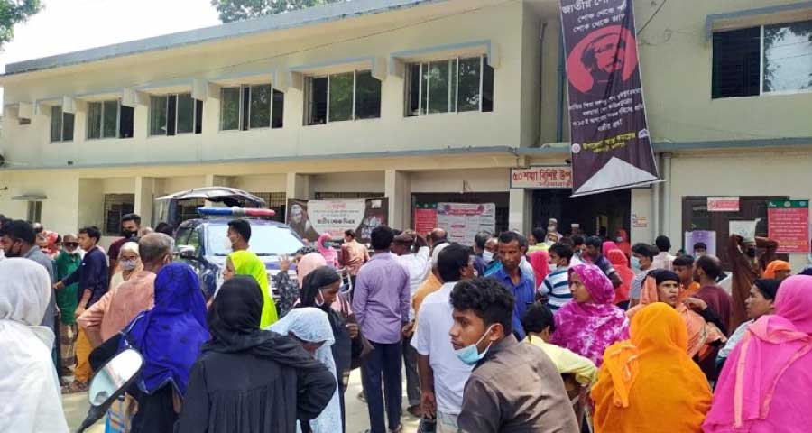 সরিষাবাড়ীতে টিকা না পেয়ে উত্তেজনা, কার্যক্রম বন্ধ