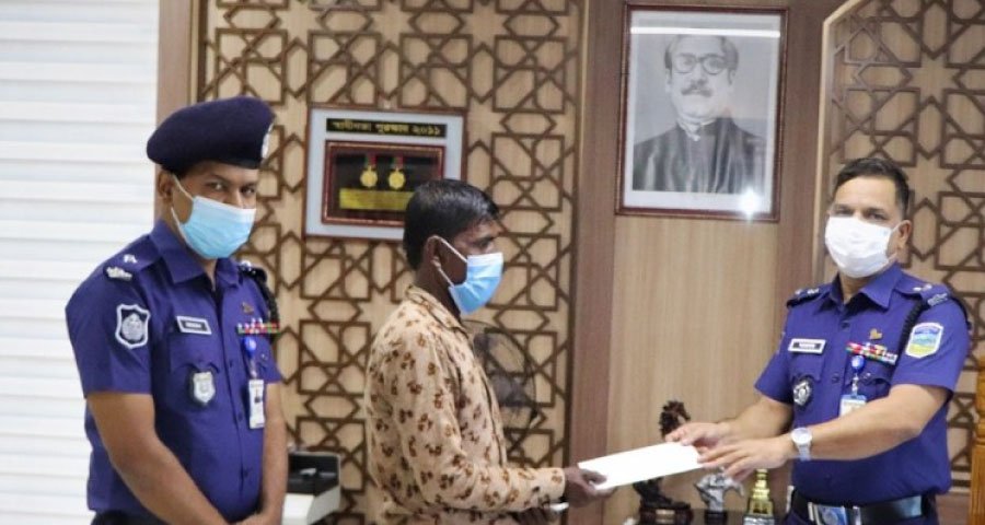 নির্যাতনের শিকার শিশু গৃহকর্মীকে এসপির সহায়তা