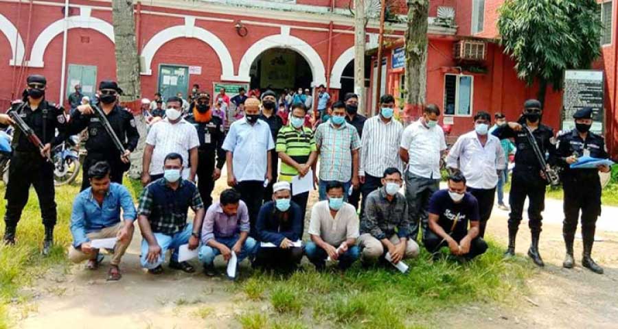 ময়মনসিংহ বিআরটিএ অফিসে অভিযানে ১৪ দালাল আটক
