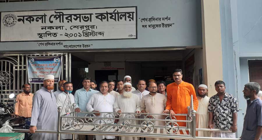 নকলা পৌরসভার উদ্যোগে খাটিয়া বিতরণ