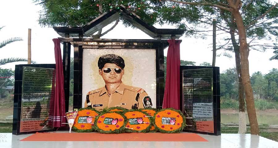 নালিতাবাড়ীতে সার্জেন্ট আহাদ স্মরণে স্মৃ‌তিফল‌ক উ‌ন্মোচন