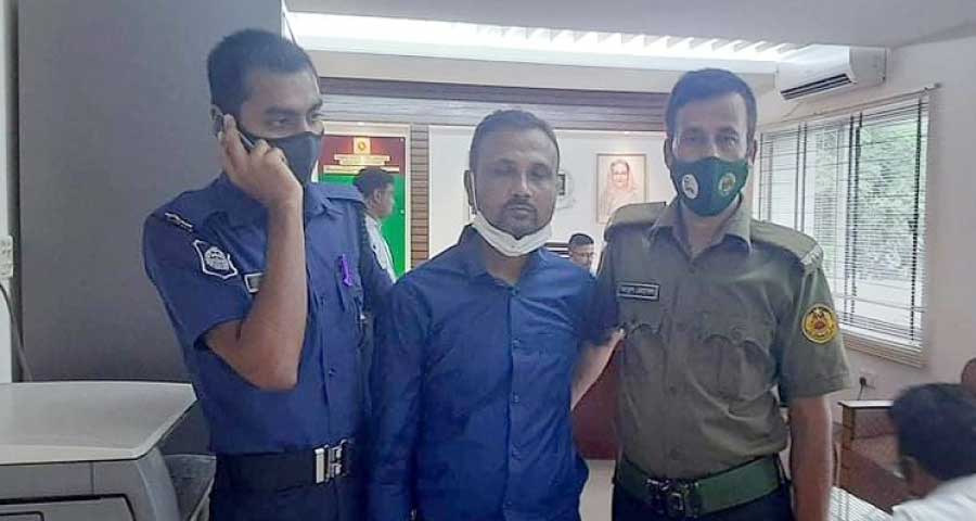 বাণিজ্যমন্ত্রীর ব্যক্তিগত কর্মকর্তা পরিচয়ে প্রতারণা, গ্রেফতার ১